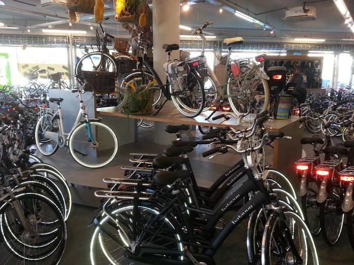 Rijwielhandel: presentatiewanden en toonbanken — Fietsenwinkel, foto 7