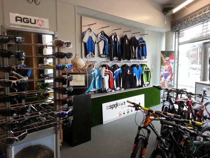 Rijwielhandel: presentatiewanden en toonbanken — Fietsenwinkel, foto 8